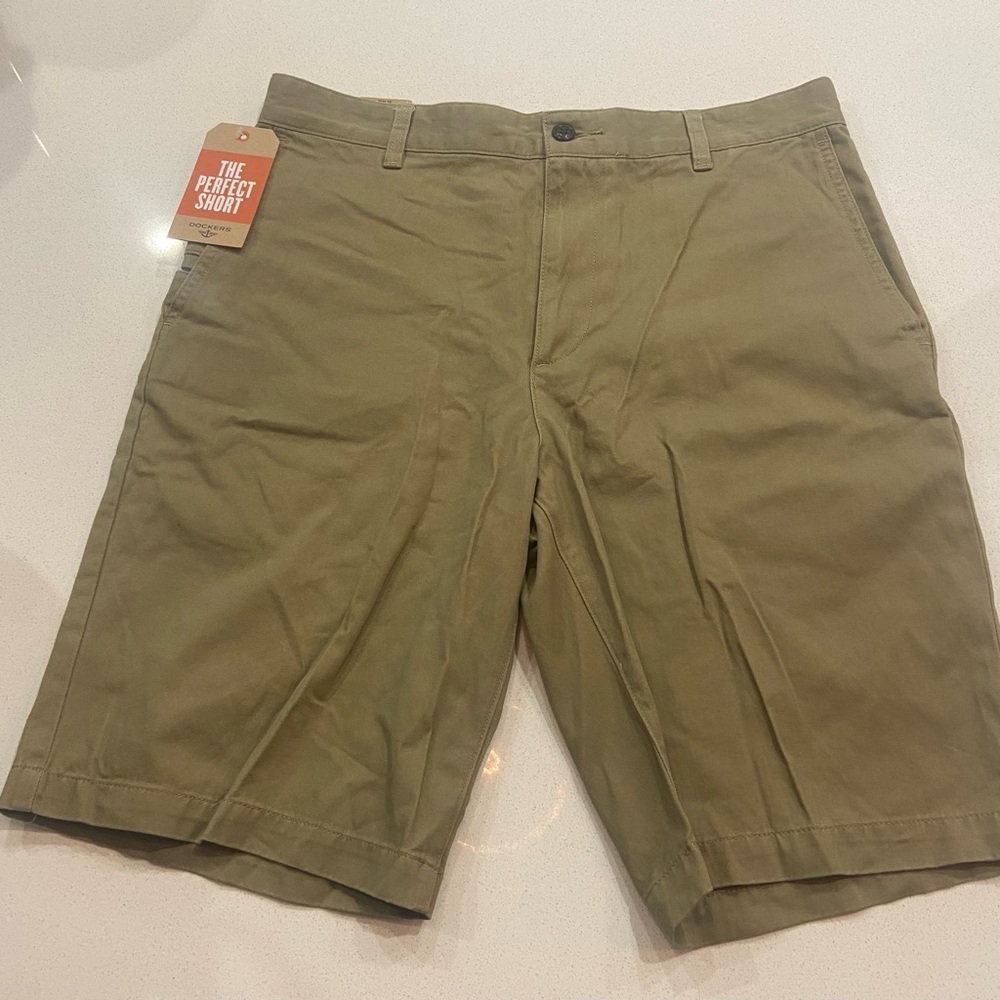 Men’s Perfect Dockers Shorts Size 33